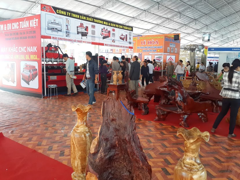 Buổi trưng bày sản phẩm máy in gỗ CNC Tuấn Kiệt tại Hội chợ triển lãm quốc tế Hà Nội