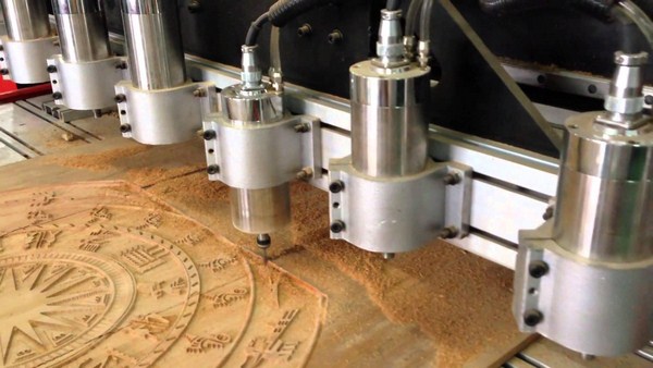 Máy đục gỗ 4 mũi của Tuấn Kiệt cho ra đời những sản phẩm hoàn mỹ.