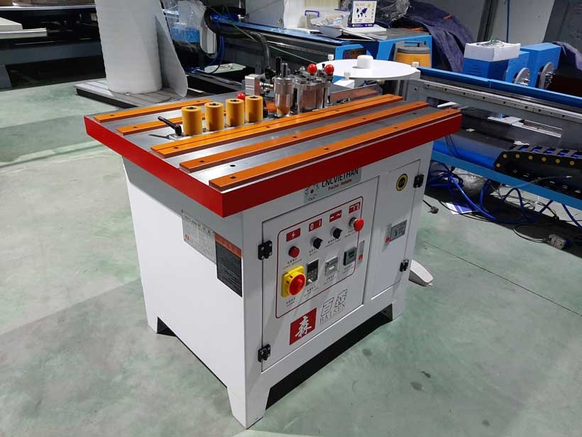 Máy dán cạnh là gì? So sánh các dòng máy dán cạnh phổ biến trên thị trường Máy dán cạnh là gì? So sánh các dòng máy dán cạnh phổ biến trên thị trường